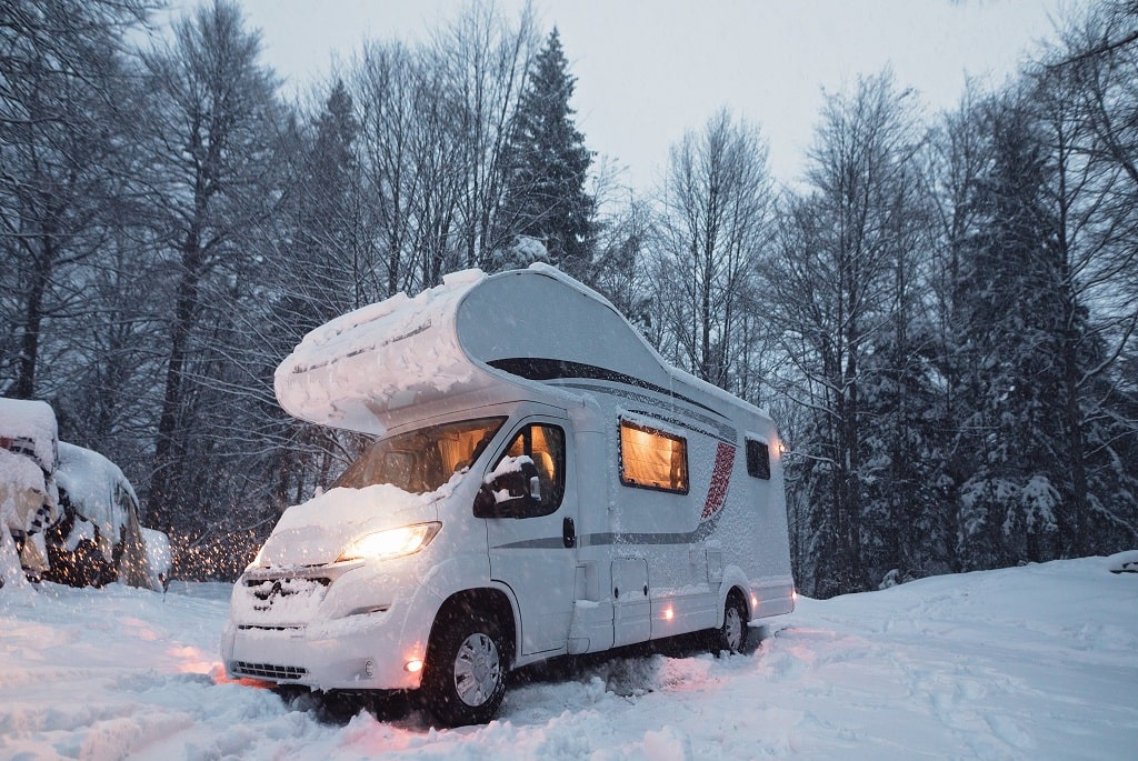 Wohnmobil-abtransportieren-im-Winter