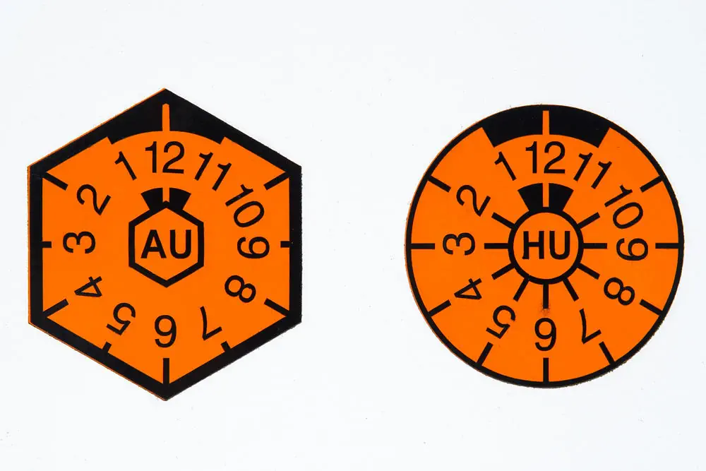 TÜV-Siegel und AU-Plakette TÜV-Siegel und AU-Plakette