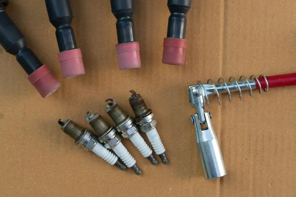Zündkerzenschlüssel und Zündkerzenstecker