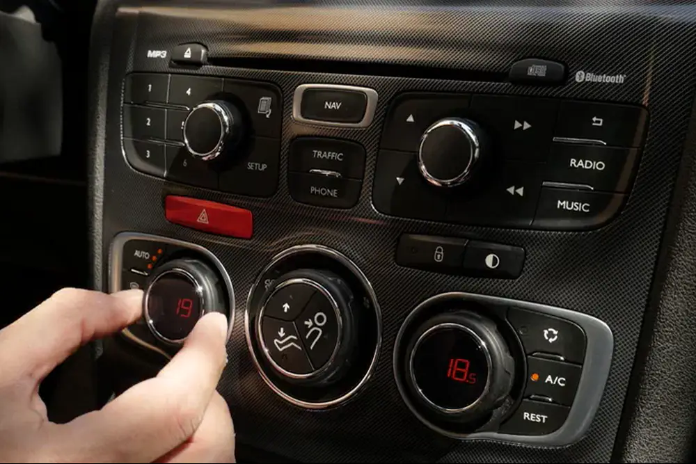 Frische Luft im Auto genießen